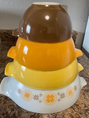 Pyrex Town and Country Cinderella mixing bowls, 4 pcs